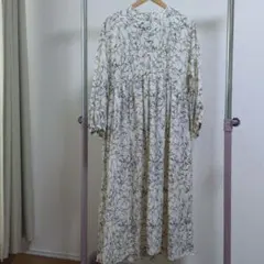 新品未使用　un dix cors 花柄　長袖 ロングワンピースのサムネイル