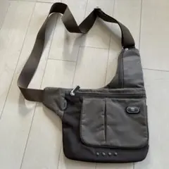 TUMI TECHオリーブグリーン ショルダーバッグ　メッセンジャーバッグ