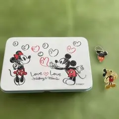 Disneyレトロミッキー＆ミニーデザイン缶、ミッキーピンバッチ、ストラップ❣️
