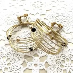 ☆イヤリング☆ゴールドカラー＆ブラックパーツデザイン