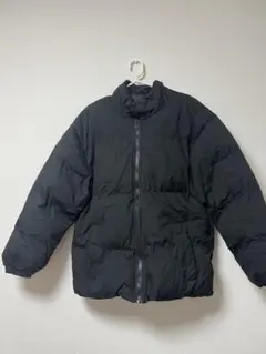 黒のダウンジャケット