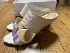 【美品】モードエジャコモ　carino ホワイトサンダルのサムネイル