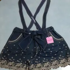 取り外しサスペンダー付き裾スカラップカットお花刺繍ショートパンツ