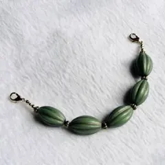 羽織紐(ハンドメイド)5連のナツメ形ビーズ　深緑