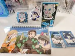 鬼滅の刃 ラバーストラップ アクリルスタンド ノート 缶バッジ 嘴平伊之助