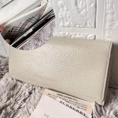 極美品✨バーバリー　レザー　長財布　ノバチェック　がま口　ホワイト