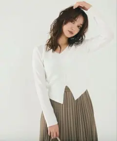 coca ホワイト 長袖トップス　Vネック