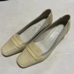 銀座かねまつ　エナメルパンプス　ベージュ　チャンキーヒール　コイン　23.5