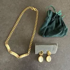 Monet ゴールドチェーンネックレスとイヤリングセット
