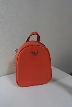 GUESS オレンジ 円形 ショルダーバッグ