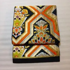 華やかな唐花柄の袋帯　黒地　六通