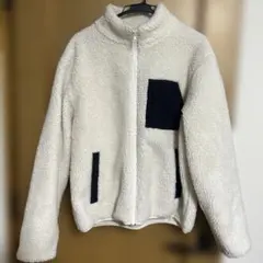 フリースジャケット・ボアジャケット（クリーム色・黒アクセント）