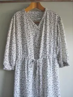 綺麗めGU ロングワンピースフリーサイズ Brandジーユーワンピース白 小花柄