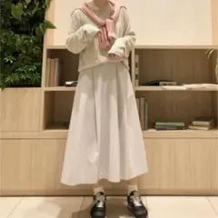 美品★UNIQLO ボリュームタックスカートSサイズ 丈標準81~85cmのサムネイル