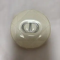 Dior ディオールスキン フォーエヴァー クチュール ルミナイザー02