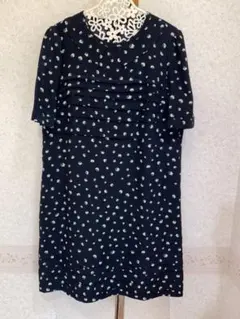 新品未使用マークバイマークジェイコブス紺ベースに緑と白の花柄ワンピース