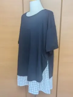 新品タグ付き！大きいサイズ【4L】重ね着風チュニック★ネイビー✕白のチェック