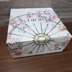 ぽ*ち様 Dior ギフトボックス プレゼント ラッピング 花 フラワー