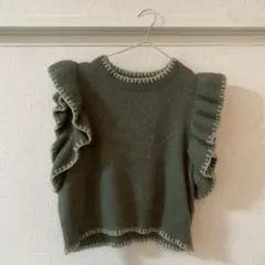 フリル袖オリーブグリーンニットベスト