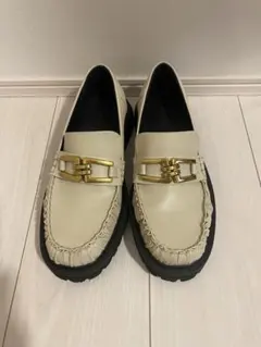 厚底ローファー ベージュ ゴールド金具 24.5cmのサムネイル