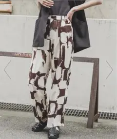 ほぼ未使用！　センスオブプレイス　センタープレスストレートパンツ