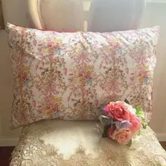 ローラアシュレイ （LAURA ASHLEY）☆ 蝶の刺繍 ピンククッション