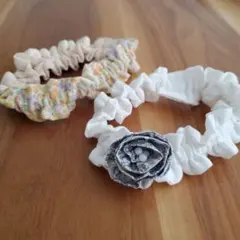 ハンドメイド ベビー用ヘアバンド 2個セット フラワーモチーフ付き