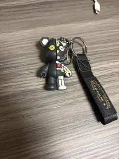 クマ型 キーホルダー ブラック ストラップ付き
