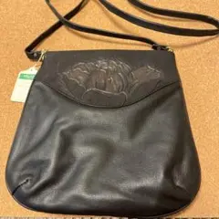 黒のレザーショルダーバッグ　ハンドメイド