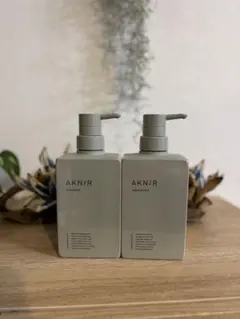 【新品未使用】AKNIR 薬用シャンプー＆トリートメント 本体セットのサムネイル