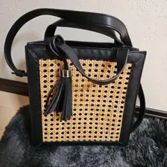 ZARA　スクエア型　ショルダーバッグ 黒とベージュ　美品