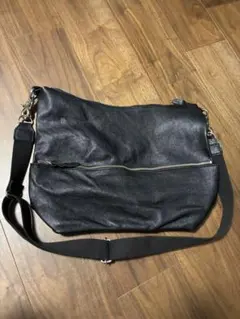 バトラーバーナーセイルズ　ショルダーバック黒　牛革　中古美品のサムネイル