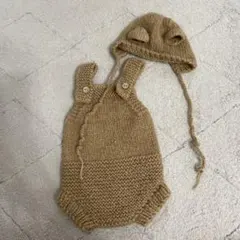 ベージュ ニットロンパースと帽子セット