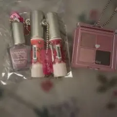 コスメCANMAKE ガチャカプセルトイ　リップセット 他まとめ売りキーホルダー