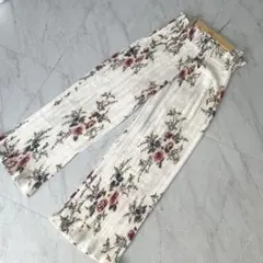 上品な花柄プリーツ　ワイドパンツ ハイウエスト