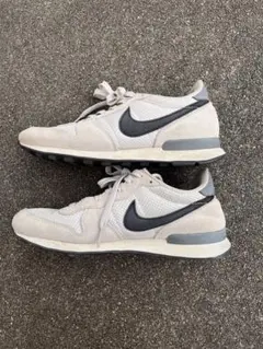 NIKE インターナショナリスト 24.5