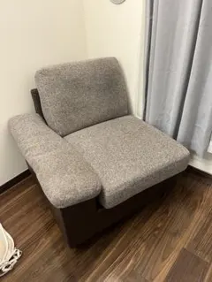 グレーのファブリック1人掛けソファ　引き取り限定中野区