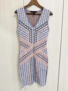 BCBGMAXAZRIA ニットワンピース 総柄のサムネイル