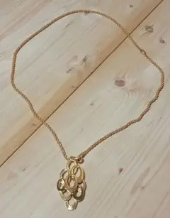 金色ネックレス