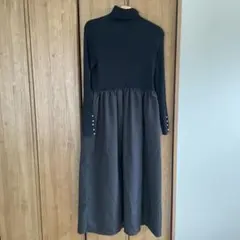 パールボタン付きロングニットワンピース