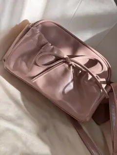 リボン付きピンクショルダーバッグ