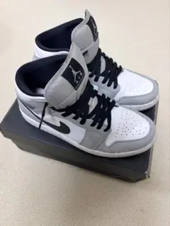 Nike Air Jordan 1 Mid(グレー×ホワイト)