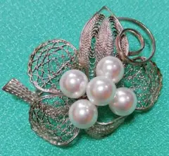 真珠パール花モチーフ ブローチ　アクセサリー冠婚葬祭入学式卒業式パーティー