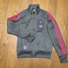 アディダスオリジナルス　レディーストラックジャケット（ジャージブルゾン）