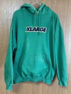 XLARGE グリーン パーカー ロゴ入り