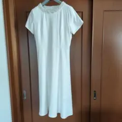 ホワイトビーズ装飾Aラインドレス