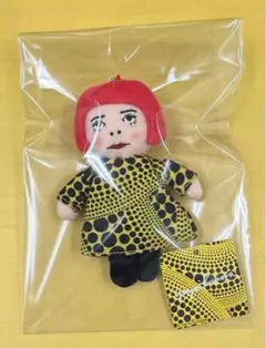 【厳選】草間彌生　YAYOIちゃんプラッシュ　キーホルダー✨袋入り