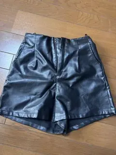 レザーショートパンツのサムネイル