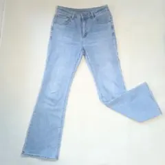 GU ライトブルーフレアパンツ