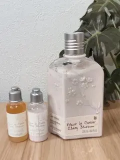 L'OCCITANEチェリーブロッサム ボディローション250mlシャワージェルのサムネイル